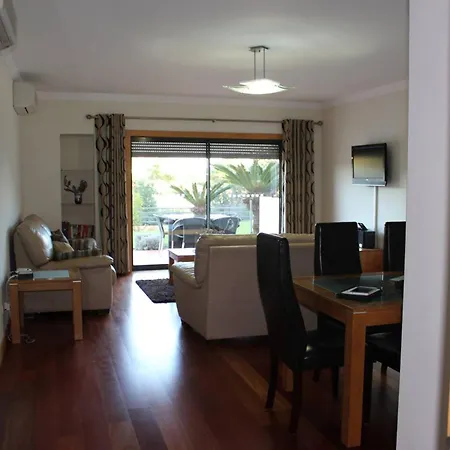 Apartment Spacious In 200 M² With Shared Pool Albufeira