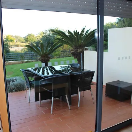 Spacious In 200 M² With Shared Pool Apartment