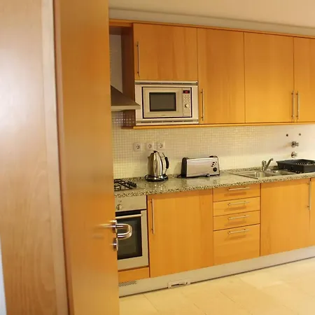 Spacious In 200 M² With Shared Pool * Albufeira