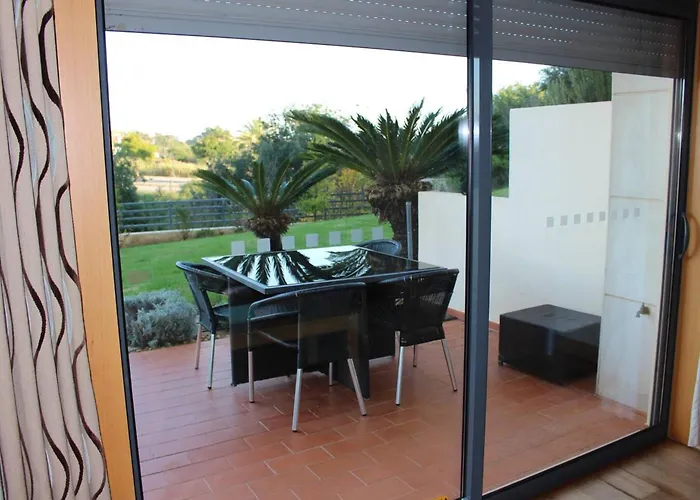 Spacious In 200 M² With Shared Pool Apartment