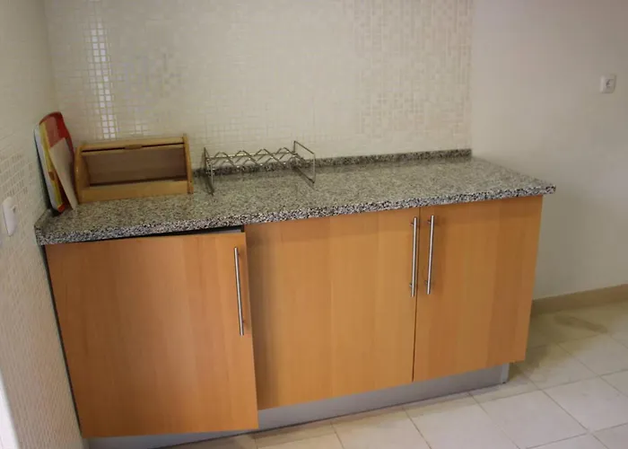 Spacious In 200 M² With Shared Pool Albufeira