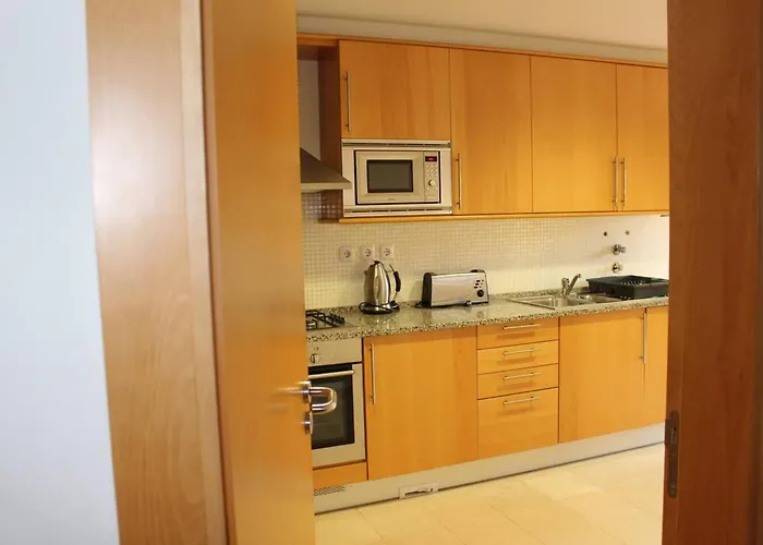 Spacious In 200 M² With Shared Pool * Albufeira