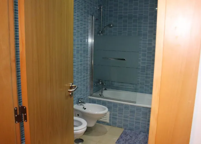 Spacious In 200 M² With Shared Pool * Albufeira