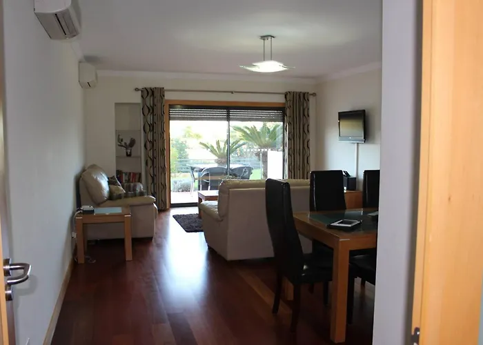 Apartment Spacious In 200 M² With Shared Pool Albufeira