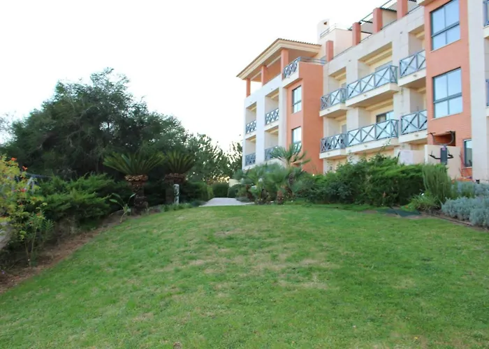 Spacious In 200 M² With Shared Pool Apartment