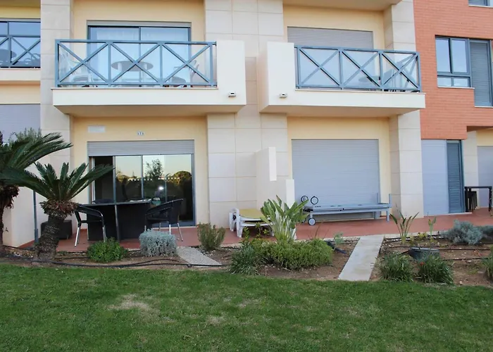 Spacious In 200 M² With Shared Pool Apartment